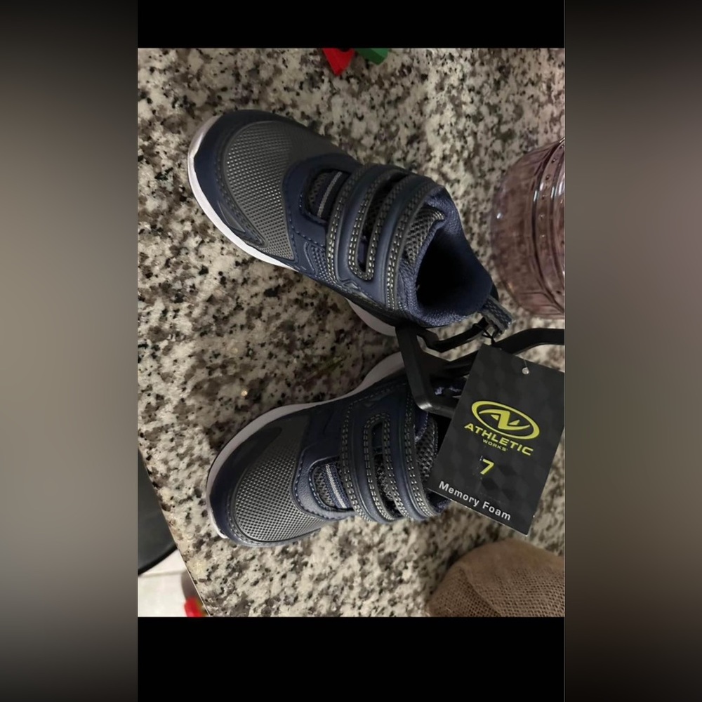 Brand new size 7 toddler shoes